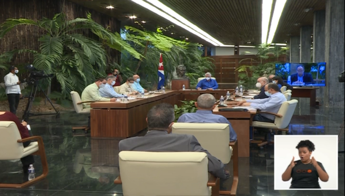 Presidente cubano e integrantes de su equipo de gobierno comparecen en cadena nacional