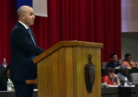 Vladimir Regueiro Ale, Ministro de  Finanzas y Precios.